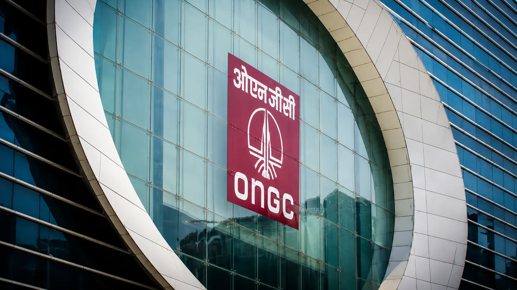 One Sector, Two Fortunes: Why ONGC Investors Are Smiling the Same Week BPCL and IOC Are Nursing Multi-Thousand-Crore Losses